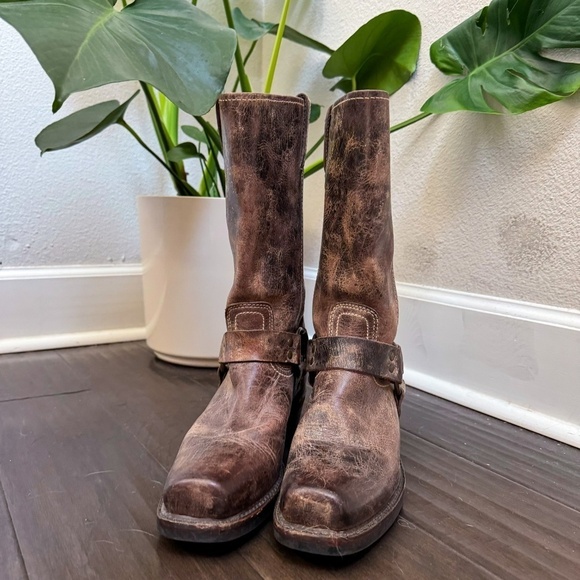 Frye Harness 12R Moto Leather Boots 77309 CHOCOLATE BROWN Women’s Sz 8.5 - Picture 2 of 9